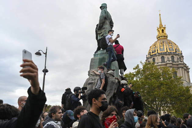 High school students and autonomous groups clash with riot police in Paris, October 13, 2026. - 13 10 2026 - France Ile-de-France (region) Paris - JulienxMattiax xLexPictorium LePictorium_0343300