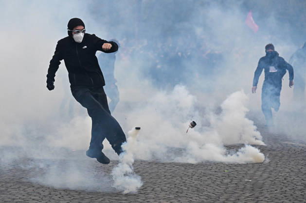 High school students and autonomous groups clash with riot police in Paris on October 13, 2026. - 13 10 2026 - France Ile-de-France (region) Paris - JulienxMattiax xLexPictorium LePictorium_0343307