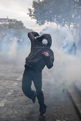 High school and autonomous protesters clash with riot police in Paris on October 13, 2026. - 13 10 2026 - France Ile-de-France (region) Paris -  JulienxMattiax xLexPictorium LePictorium_0343317