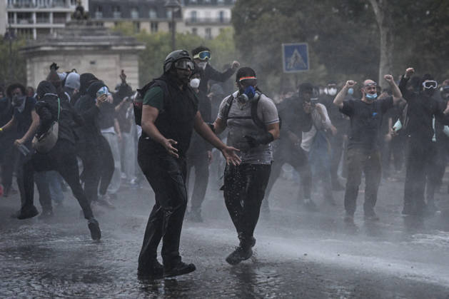 High school and autonomous protesters clash with riot police in Paris on October 13, 2026. - 13 10 2026 - France Ile-de-France (region) Paris -  JulienxMattiax xLexPictorium LePictorium_0343324