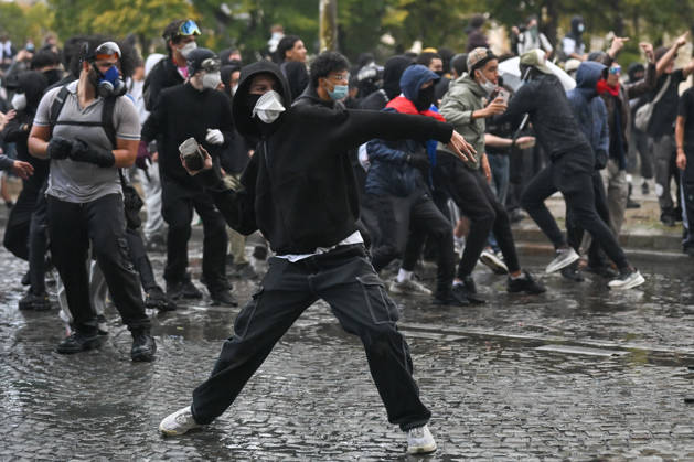 High school students and autonomous groups clash with riot police in Paris, October 13, 2026. - 13 10 2026 - France Ile-de-France (region) Paris -  JulienxMattiax xLexPictorium LePictorium_0343331