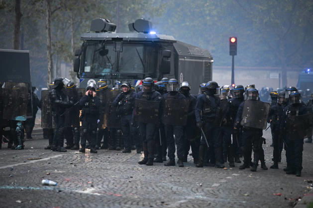 High school students and autonomous groups clash with riot police in Paris on October 13, 2026. - 13 10 2026 - France Ile-de-France (region) Paris -  JulienxMattiax xLexPictorium LePictorium_0343343