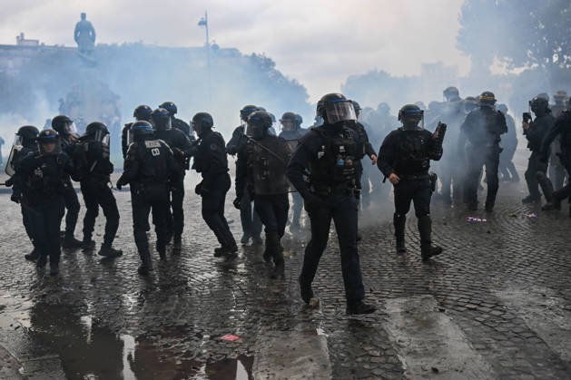 High school and autonomous protesters clash with riot police in Paris, October 13, 2026. - 13 10 2026 - France Ile-de-France (region) Paris -  JulienxMattiax xLexPictorium LePictorium_0343345