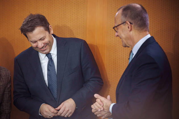 Friedrich Merz (CDU), Bundeskanzler, und Lars Klingbeil, Bundesminister der Finanzen, aufgenommen vor Beginn der 62. Kabinettsitzung im Bundeskanzleramt. Berlin, 14.10.2026. Berlin Deutschland Copyright: xThomasxTrutschelx