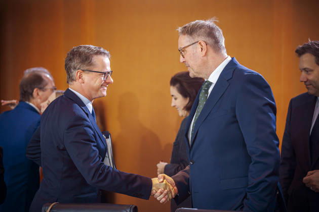 Carsten Linnemann (CDU), Bundesminister fuer Gesundheit, und Alexander Schweitzer (SPD), Bundesministerin fuer Arbeit und Soziales, aufgenommen vor Beginn der 62. Kabinettsitzung im Bundeskanzleramt. Berlin, 14.10.2026. Berlin Deutschland Copyright: xThomasxTrutschelx
