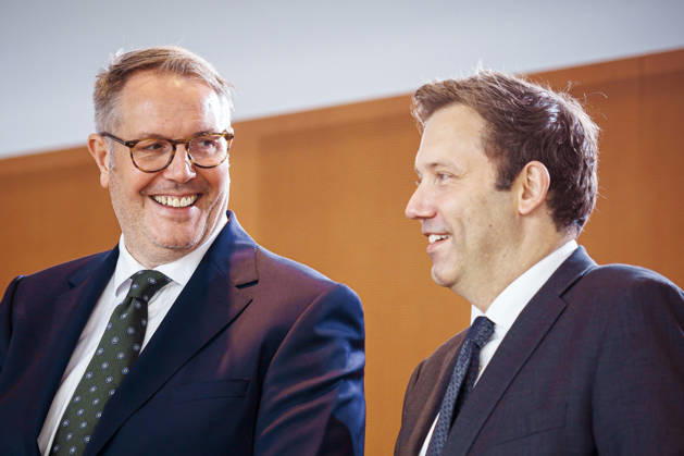 Alexander Schweitzer (SPD), Bundesministerin fuer Arbeit und Soziales, und Lars Klingbeil, Bundesminister der Finanzen, aufgenommen vor Beginn der 62. Kabinettsitzung im Bundeskanzleramt. Berlin, 14.10.2026. Berlin Deutschland Copyright: xThomasxTrutschelx