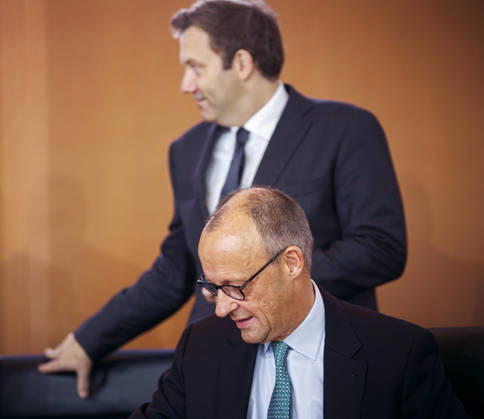 Friedrich Merz (CDU), Bundeskanzler, und Lars Klingbeil, Bundesminister der Finanzen, aufgenommen vor Beginn der 62. Kabinettsitzung im Bundeskanzleramt. Berlin, 14.10.2026. Berlin Deutschland Copyright: xThomasxTrutschelx