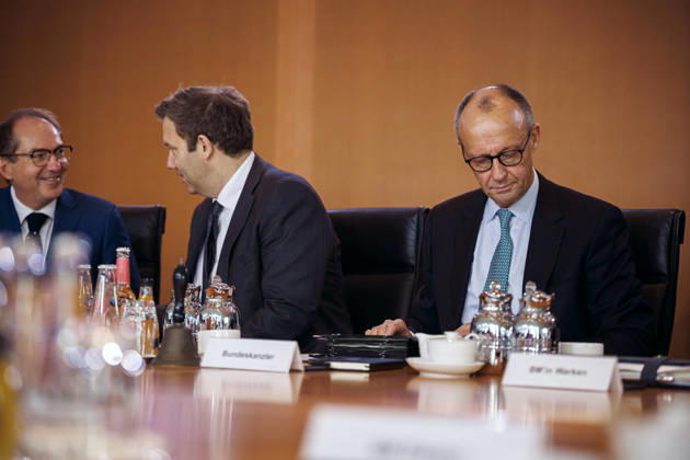 Friedrich Merz (CDU), Bundeskanzler, und Lars Klingbeil, Bundesminister der Finanzen, aufgenommen vor Beginn der 62. Kabinettsitzung im Bundeskanzleramt. Berlin, 14.10.2026. Berlin Deutschland Copyright: xThomasxTrutschelx