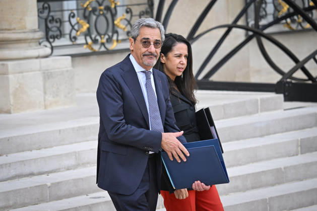 Weekly Cabinet Meeting at the Elysee Palace French Minister of Small and Medium-sized Enterprises, Commerce,Crafts, Tourism and Purchasing Power Serge Papin and French Minister of Overseas Naima Moutchou leaves after the weekly cabinet meeting (Conseil des ministres) at the Elysee Palace in Paris, France, on October 14, 2026. Photo by Tomas Stevens ABACAPRESS.COM Paris France  Copyright: xStevensxTomas ABACAx