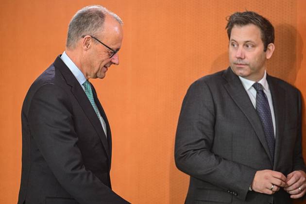 Bundeskabinett ** NUR FÜR REDAKTIONELLE ZWECKE ** EDITORIAL USE ONLY **<p>Finanzminister Lars Klingbeil (SPD) und Bundeskanzler Friedrich Merz (CDU) vor Beginn der Sitzung des Bundeskabinetts im Kanzleramt, fotografiert am 14.10.2026 in Berlin. Berlin Berlin Berlin Copyright: MaurizioxGambarini