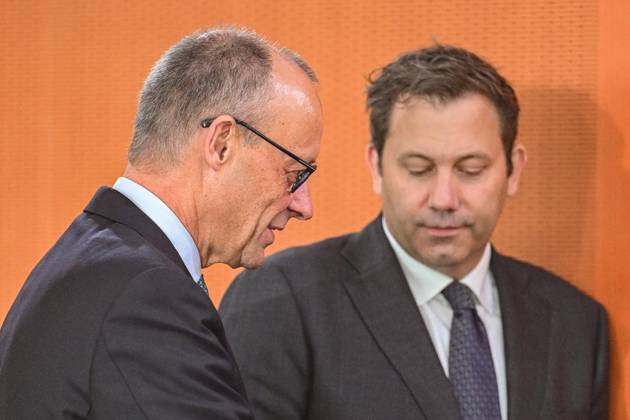 Bundeskabinett ** NUR FÜR REDAKTIONELLE ZWECKE ** EDITORIAL USE ONLY **<p>Finanzminister Lars Klingbeil (SPD) und Bundeskanzler Friedrich Merz (CDU) vor Beginn der Sitzung des Bundeskabinetts im Kanzleramt, fotografiert am 14.10.2026 in Berlin. Berlin Berlin Berlin Copyright: MaurizioxGambarini