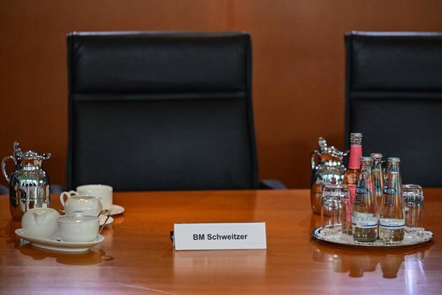 Bundeskabinett ** NUR FÜR REDAKTIONELLE ZWECKE ** EDITORIAL USE ONLY **<p>Alexander Schweitzer (SPD), Bundesminister für Arbeit und Soziales vor Beginn der Sitzung des Bundeskabinetts im Kanzleramt, fotografiert am 14.10.2026 in Berlin. Berlin Berlin Berlin Copyright: MaurizioxGambarini