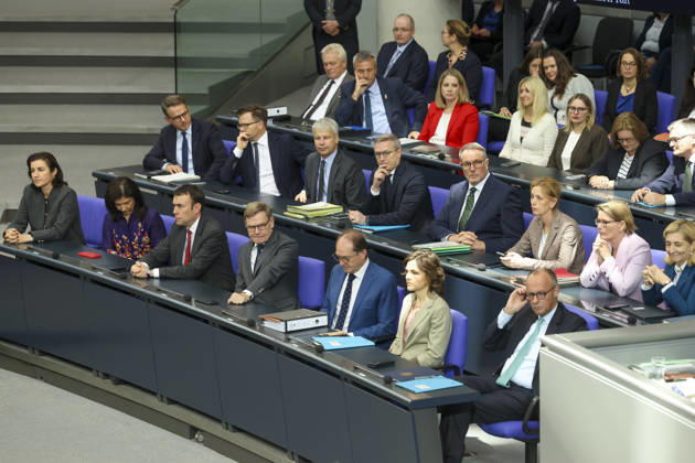 Bundeskabinett, Bundesminister u.a. Merz bei der Sitzung im Deutschen Bundestag am 14.10.2026 in Berlin Bundeskanzler Merz bei Regierungserklärung m Deutschen Bundestag