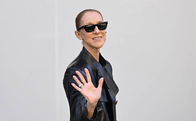 Céline Dion greets her fans as she leaves theRoyal Monceau Hotel in Paris before heading to the La Plénitude Arena in Paris La Défense to continue her concert series on October 14, 2026. Pierre Perusseau, Bestimage. Céline Dion greets fans as she leaves the Royal Monceau Hotel in Paris before heading to the La Plénitude Arena in Paris La Défense to continue her concert series on October 14, 2026, Paris, France  Copyright: xPierrexPerusseaux xBestimagexPierrexPerusseaux xBestimagex