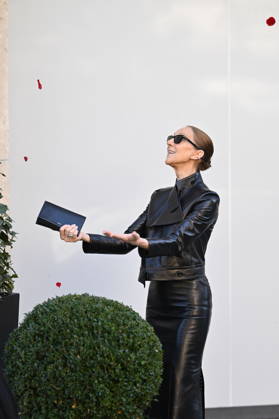 Céline Dion greets her fans as she leaves theRoyal Monceau Hotel in Paris before heading to the La Plénitude Arena in Paris La Défense to continue her concert series on October 14, 2026. Pierre Perusseau, Bestimage. Céline Dion greets fans as she leaves the Royal Monceau Hotel in Paris before heading to the La Plénitude Arena in Paris La Défense to continue her concert series on October 14, 2026, Paris, France  Copyright: xPierrexPerusseaux xBestimagexPierrexPerusseaux xBestimagex