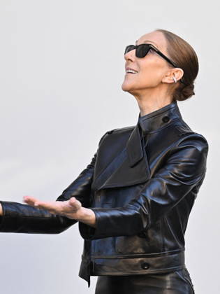 Céline Dion greets her fans as she leaves theRoyal Monceau Hotel in Paris before heading to the La Plénitude Arena in Paris La Défense to continue her concert series on October 14, 2026. Pierre Perusseau, Bestimage. Céline Dion greets fans as she leaves the Royal Monceau Hotel in Paris before heading to the La Plénitude Arena in Paris La Défense to continue her concert series on October 14, 2026, Paris, France  Copyright: xPierrexPerusseaux xBestimagexPierrexPerusseaux xBestimagex