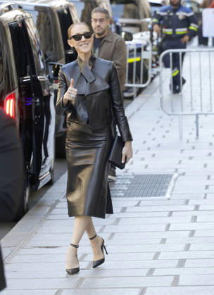 Céline Dion greets her fans as she leaves theRoyal Monceau Hotel in Paris before heading to the La Plénitude Arena at Paris La Défense to continue her concert series on October 14, 2026 Christophe Aubert Bestimage Céline Dion greets fans as she leaves the Royal Monceau Hotel in Paris before heading to the La Plénitude Arena at Paris La Défense to continue her concert series on October 14, 2026, Paris, France  Copyright: xChristophexAubertx xBestimagexChristophexAubertx xBestimagex