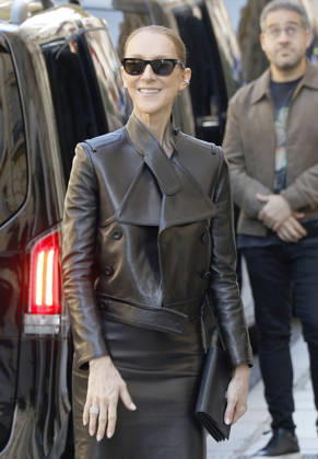 Céline Dion greets her fans as she leaves theRoyal Monceau Hotel in Paris before heading to the La Plénitude Arena at Paris La Défense to continue her concert series on October 14, 2026 Christophe Aubert Bestimage Céline Dion greets fans as she leaves the Royal Monceau Hotel in Paris before heading to the La Plénitude Arena at Paris La Défense to continue her concert series on October 14, 2026, Paris, France  Copyright: xChristophexAubertx xBestimagexChristophexAubertx xBestimagex