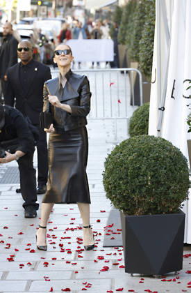 Céline Dion greets her fans as she leaves theRoyal Monceau Hotel in Paris before heading to the La Plénitude Arena at Paris La Défense to continue her concert series on October 14, 2026 Christophe Aubert Bestimage Céline Dion greets fans as she leaves the Royal Monceau Hotel in Paris before heading to the La Plénitude Arena at Paris La Défense to continue her concert series on October 14, 2026, Paris, France  Copyright: xChristophexAubertx xBestimagexChristophexAubertx xBestimagex