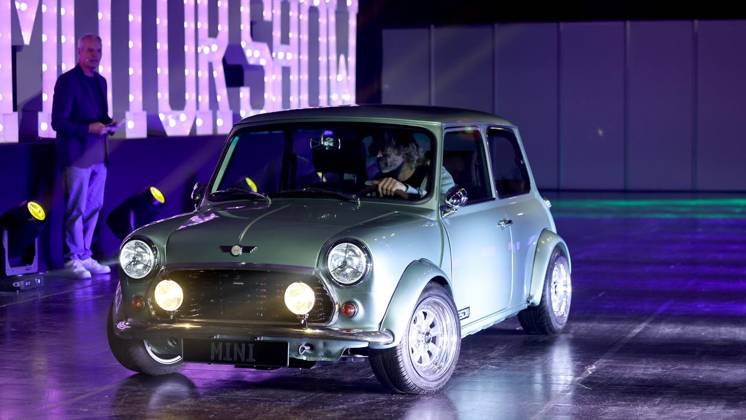 Carwalk zur Essen Motor Show - Große Fotostrecke der spektakulären Autos ** NUR FÜR REDAKTIONELLE ZWECKE ** EDITORIAL USE ONLY **<p>Rover Mini WATTson zur Essen Motor Show am 14. Okotber 2026 in der Messe Essen in Essen-Rüttenscheid. Deutschland Nordrhein-Westfalen Essen Copyright: ChristofxKöpsel