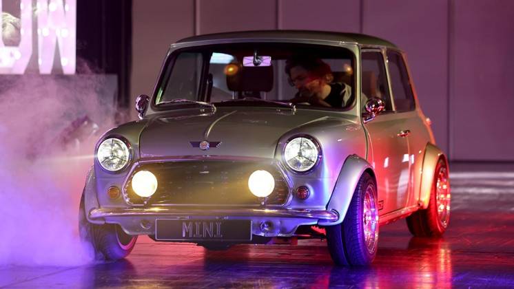 Carwalk zur Essen Motor Show - Große Fotostrecke der spektakulären Autos ** NUR FÜR REDAKTIONELLE ZWECKE ** EDITORIAL USE ONLY **<p>Rover Mini WATTson zur Essen Motor Show am 14. Okotber 2026 in der Messe Essen in Essen-Rüttenscheid. Deutschland Nordrhein-Westfalen Essen Copyright: ChristofxKöpsel