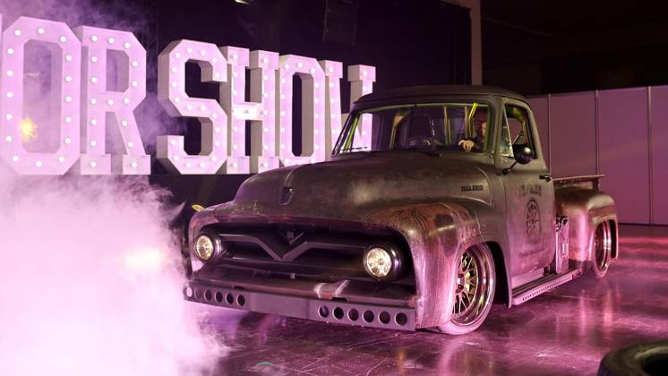 Carwalk zur Essen Motor Show - Große Fotostrecke der spektakulären Autos ** NUR FÜR REDAKTIONELLE ZWECKE ** EDITORIAL USE ONLY **<p>Ford F-100 Restomod zur Essen Motor Show am 14. Okotber 2026 in der Messe Essen in Essen-Rüttenscheid. Deutschland Nordrhein-Westfalen Essen Copyright: ChristofxKöpsel