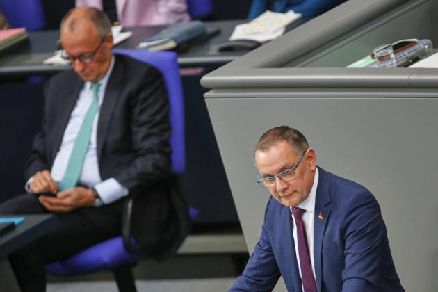 Berlin, Deutschland, 14.10.2026: Deutscher Bundestag: 101. Bundestagssitzung: Bundeskanzler Friedrich Merz (CDU) und Tino Chrupalla (AfD) Copyright: xdtsxNachrichtenagenturx dts_138780