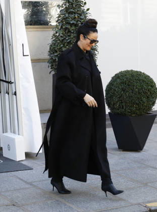 Dee Amore Marti Céline Dion greets her fans as she leaves theRoyal Monceau Hotel in Paris before heading to the La Plénitude Arena at Paris La Défense to continue her concert series on October 14, 2026 Marc Ausset Lacroix Bestimage Céline Dion greets fans as she leaves the Royal Monceau Hotel in Paris before heading to the La Plénitude Arena at Paris La Défense to continue her concert series on October 14, 2026, Paris, France  Copyright: xMarcxAussetxLacroixx xBestimagexMarcxAussetxLacroixx xBestimagex
