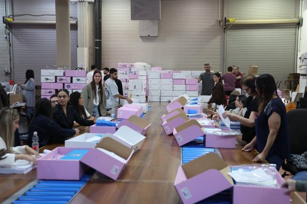 October 14, 2026, Shoham, Israel: SHOHAM, ISRAEL, OCTOBER 14, 2026: Preparations for Israel™s upcoming parliamentary elections at the Central Elections Committee™s logistics centre in Shoham. Workers organise and pack voting materials and polling station equipment during a media tour of the facility. Shoham Israel - ZUMAq101 20261014_zna_q101_137 Copyright: xSaeedxQaqx