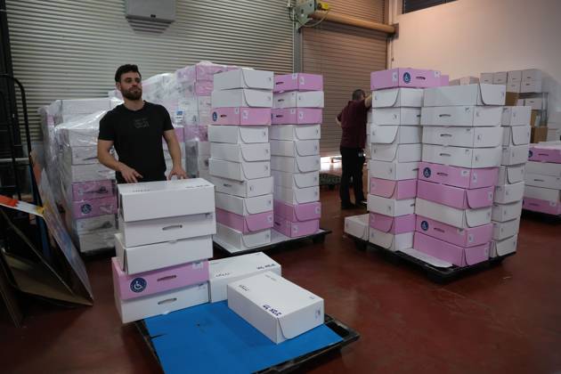Israel Prepares For Parliamentary Elections SHOHAM, ISRAEL, OCTOBER 14, 2026: Preparations for Israel™s upcoming parliamentary elections at the Central Elections Committee™s logistics centre in Shoham. Workers organise and pack voting materials and polling station equipment during a media tour of the facility. SHOHAM Israel Copyright: x xSaeedxQaqx xJNAxPressx