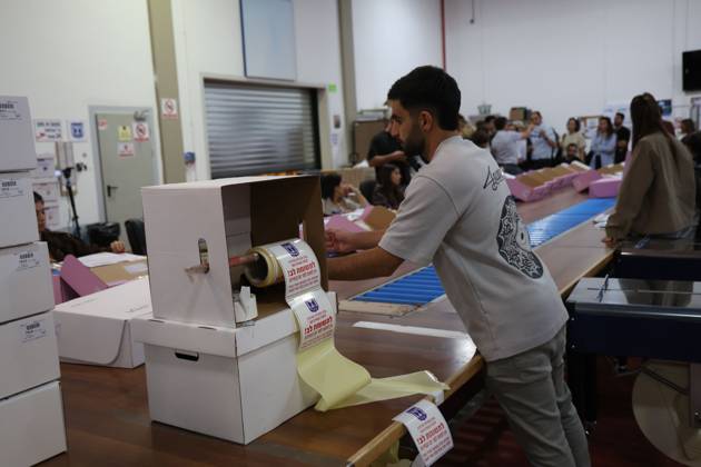 October 14, 2026, Shoham, Israel: SHOHAM, ISRAEL, OCTOBER 14, 2026: Preparations for Israel™s upcoming parliamentary elections at the Central Elections Committee™s logistics centre in Shoham. Workers organise and pack voting materials and polling station equipment during a media tour of the facility. Shoham Israel - ZUMAq101 20261014_zna_q101_156 Copyright: xSaeedxQaqx