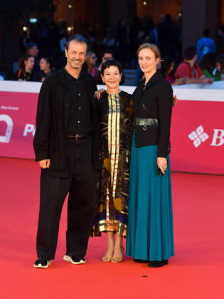 IPA89682873 - Rome, 2026 Film Festival - Evening 2 - Red Carpet for the film ELSINORE In the photo: Andrea Occhipinti, Gabrielle Tana, Claudia Cimmino  Copyright: xVincenzoxLandix xPoolxRomaxFilmxFestx2026x IPA89682873