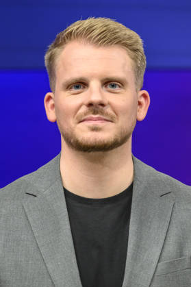 im Bild v.l.: Tim Klüssendorf, SPD (Generalsekretär), GER, Berlin, Studio, zu Gast bei Maischberger, politische Talkshow, TV, Format, mit Moderatorin Sandra Maischberger, Das Erste, aus Adlershof Am Studio 20, 14.10.2026, Copyright: HMBxMedia UwexKoch