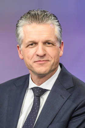 im Bild v.l.: Thorsten Frei, CDU (Unionsfraktionsvorsitzender), GER, Berlin, Studio, zu Gast bei – Maischberger, politische Talkshow, TV, Format, mit Moderatorin – Sandra Maischberger, Das Erste, aus Adlershof – Am Studio 20, 14.10.2026, Copyright: HMBxMedia UwexKoch