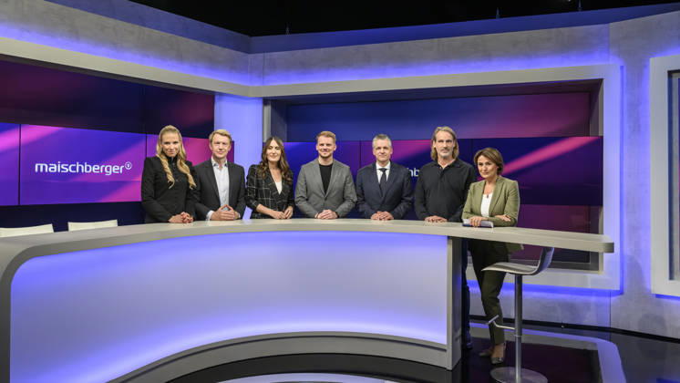 im Bild v.l.: Nena Brockhaus (Journalistin), Markus Preiß (Leiter ARD-Hauptstadtstudio), Anja Kohl (ARD-Moderatorin und Wirtschaftsexpertin), Tim Klüssendorf, SPD (Generalsekretär), Thorsten Frei, CDU (Unionsfraktionsvorsitzender), Richard David Precht (Philosoph), Sandra Maischberger, GER, Berlin, Studio, zu Gast bei – Maischberger, politische Talkshow, TV, Format, mit Moderatorin – Sandra Maischberger, Das Erste, aus Adlershof – Am Studio 20, 14.10.2026, Copyright: HMBxMedia UwexKoch