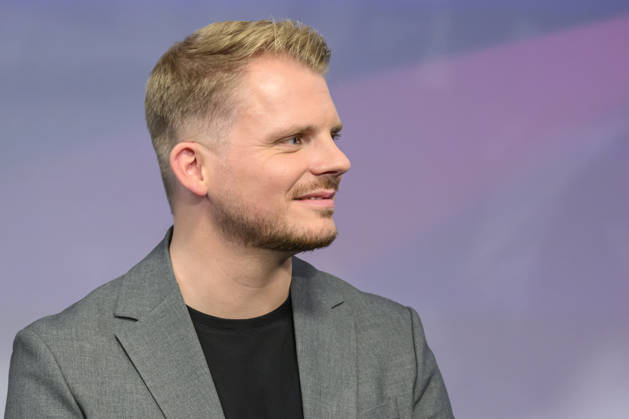 im Bild v.l.: Tim Klüssendorf, SPD (Generalsekretär), GER, Berlin, Studio, zu Gast bei Maischberger, politische Talkshow, TV, Format, mit Moderatorin Sandra Maischberger, Das Erste, aus Adlershof Am Studio 20, 14.10.2026, Copyright: HMBxMedia UwexKoch