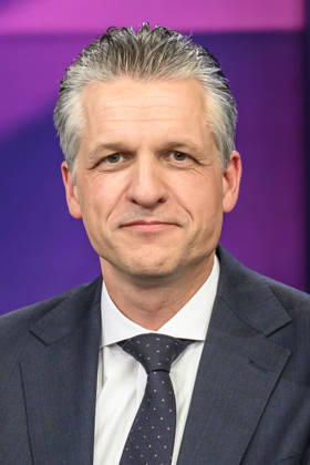 im Bild v.l.: Thorsten Frei, CDU (Unionsfraktionsvorsitzender), GER, Berlin, Studio, zu Gast bei – Maischberger, politische Talkshow, TV, Format, mit Moderatorin – Sandra Maischberger, Das Erste, aus Adlershof – Am Studio 20, 14.10.2026, Copyright: HMBxMedia UwexKoch