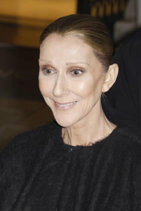 Céline Dion greets her fans as she arrives at the Royal Monceau hotel in Paris after her concert at the Plénitude Arena in Paris La Défense on October 14, 2026. Christophe Aubert, Bestimage. Céline Dion greets her fans as she arrives at the Royal Monceau hotel in Paris after her concert at the Plénitude Arena in Paris La Défense on October 14, 2026, Paris, France  Copyright: xChristophexAubertx xBestimagexChristophexAubertx xBestimagex