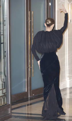 Céline Dion greets her fans as she arrives at the Royal Monceau hotel in Paris after her concert at the Plénitude Arena in Paris La Défense on October 14, 2026. Christophe Aubert, Bestimage. Céline Dion greets her fans as she arrives at the Royal Monceau hotel in Paris after her concert at the Plénitude Arena in Paris La Défense on October 14, 2026, Paris, France  Copyright: xChristophexAubertx xBestimagexChristophexAubertx xBestimagex