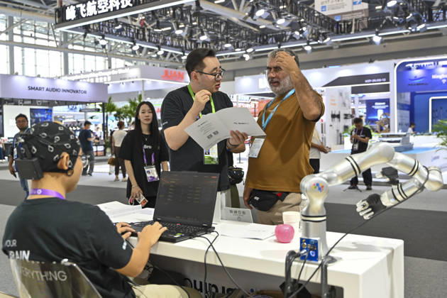GUANGZHOU, CHINA - OCTOBER 15: A brain-controlled robot training platform attracts an overseas buyer during the 140th China Import and Export Fair (Canton Fair) on October 15, 2026 in Guangzhou, Guangdong Province of China. The fair runs in three phases until November 4, covering a total exhibition area of 1.55 million square meters.  Copyright: xChinaxNewsxServicex 111674428826