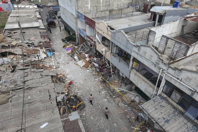 Blast at Indonesian market kills 2, injures 11 in South Tangerang BANTEN, INDONESIA - OCTOBER 15: An aerial view shows damaged shop-house buildings and debris scattered across the site of an explosion at a market in South Tangerang, on the outskirt of Jakarta, Indonesia, on October 15, 2026. The blast killed two people and injured at least 11 others, according to police. Investigators are examining the cause of the explosion after finding an ethylene gas cylinder at the site. The blast damaged shop-house buildings and scattered debris across the surrounding commercial area. Agoes Rudianto Anadolu Banten Indonesia. Editorial use only. Please get in touch for any other usage.  Copyright: x2026xAnadoluxAgoesxRudiantox