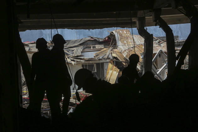 Blast at Indonesian market kills 2, injures 11 in South Tangerang BANTEN, INDONESIA - OCTOBER 15: Police officers investigate the scene of an explosion at a market in South Tangerang, on the outskirt of Jakarta, Indonesia, on October 15, 2026. The blast killed two people and injured at least 11 others, according to police. Investigators are examining the cause of the explosion after finding an ethylene gas cylinder at the site. The blast damaged shop-house buildings and scattered debris across the surrounding commercial area. Agoes Rudianto Anadolu Banten Indonesia. Editorial use only. Please get in touch for any other usage.  Copyright: x2026xAnadoluxAgoesxRudiantox