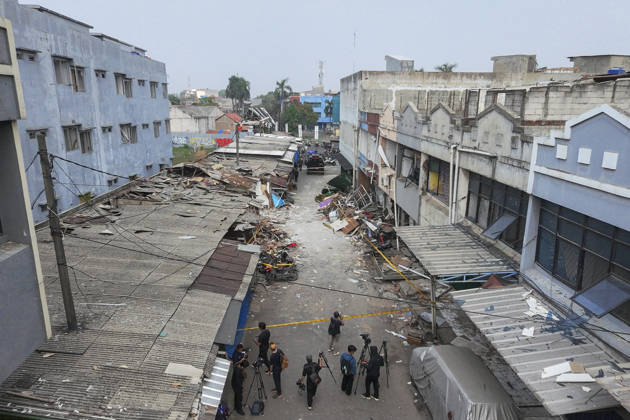 Blast at Indonesian market kills 2, injures 11 in South Tangerang BANTEN, INDONESIA - OCTOBER 15: An aerial view shows damaged shop-house buildings and debris scattered across the site of an explosion at a market in South Tangerang, on the outskirt of Jakarta, Indonesia, on October 15, 2026. The blast killed two people and injured at least 11 others, according to police. Investigators are examining the cause of the explosion after finding an ethylene gas cylinder at the site. The blast damaged shop-house buildings and scattered debris across the surrounding commercial area. Agoes Rudianto Anadolu Banten Indonesia. Editorial use only. Please get in touch for any other usage.  Copyright: x2026xAnadoluxAgoesxRudiantox