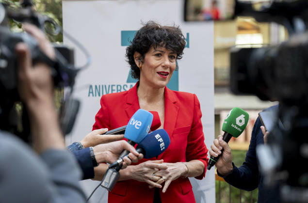 Elma Saiz Opens the 2026 Pensions Forum Elma Saiz, Minister of Inclusion, Social Security, and Migration and government spokesperson, speaks with the media during the opening of the 2026 Pensions Forum, at the COAM headquarters on October 15, 2026, in Madrid, Spain. The forum was organized by APD, BBVA Seguros, Ibercaja, Marsh, Santander Seguros, and VidaCaixa. October 15, 2026, Madrid, Spain Copyright: xAlbertoxOrtegax 7846704
