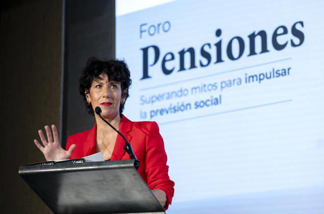 Elma Saiz Opens the 2026 Pensions Forum Elma Saiz, Minister of Inclusion, Social Security, and Migration and government spokesperson, speaks during the opening of the 2026 Pensions Forum, at the COAM headquarters on October 15, 2026, in Madrid, Spain. The forum was organized by APD, BBVA Seguros, Ibercaja, Marsh, Santander Seguros, and VidaCaixa. October 15, 2026, Madrid, Spain Copyright: xAlbertoxOrtegax 7846821