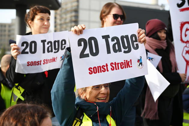 Charite workers strike over working conditions in Berlin BERLIN, GERMANY - OCTOBER 15: Workers at Charite, one of Germany’s largest university hospitals, take part in a warning strike called by the ver.di trade union, demanding better working conditions and reduced workloads, in Berlin, Germany, October 15, 2026. Volodymyr Sindieiev Anadolu Berlin Germany. Editorial use only. Please get in touch for any other usage.  Copyright: x2026xAnadoluxVolodymyrxSindieievx