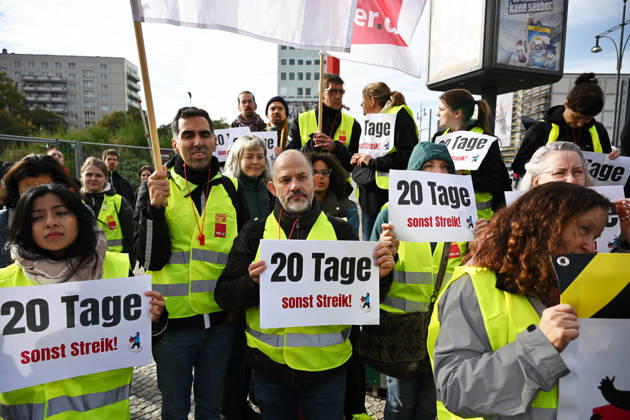 Charite workers strike over working conditions in Berlin BERLIN, GERMANY - OCTOBER 15: Workers at Charite, one of Germany’s largest university hospitals, take part in a warning strike called by the ver.di trade union, demanding better working conditions and reduced workloads, in Berlin, Germany, October 15, 2026. Volodymyr Sindieiev Anadolu Berlin Germany. Editorial use only. Please get in touch for any other usage.  Copyright: x2026xAnadoluxVolodymyrxSindieievx