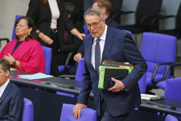 News Bilder des Tages Berlin, Deutschland, 15.10.2026: Deutscher Bundestag: 102. Bundestagssitzung: Bundesminister für Arbeit und Soziales Alexander Schweitzer (SPD) Copyright: xdtsxNachrichtenagenturx dts_139268
