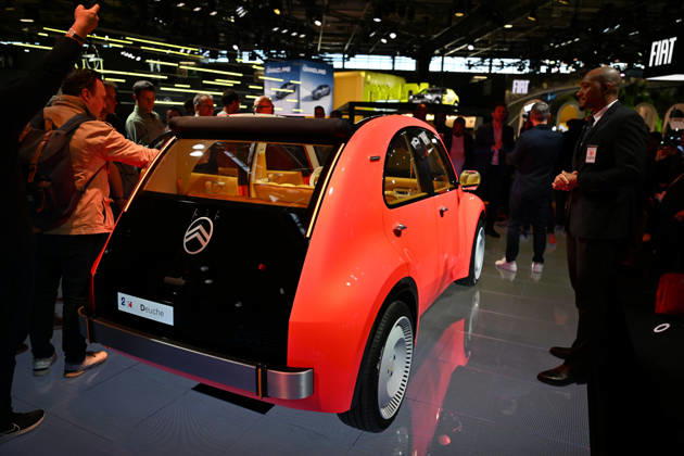 Paris Motor Show 2026 PARIS, FRANCE - OCTOBER 15: The Citroen 2 CV electric concept car on display at the Paris Motor Show (Mondial de l Auto) in Paris, France on October 15, 2026. Mustafa Yalcin Anadolu Paris France. Editorial use only. Please get in touch for any other usage. Copyright: x2026xAnadoluxMustafaxYalcinx