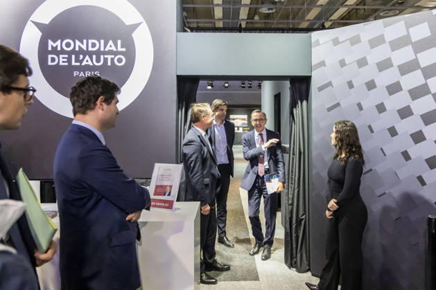 Paris, France October 15, 2026 - Paris Motor Show - Bruno Retailleau POLITIQUE, RETAILLEAU, LR, LES REPUBLICAINS, CAMPAGNE ELECTORALE, SALON DE L AUTOMOBILE, VOITURE, ECONOMIE Copyright: xVincentxIsorex